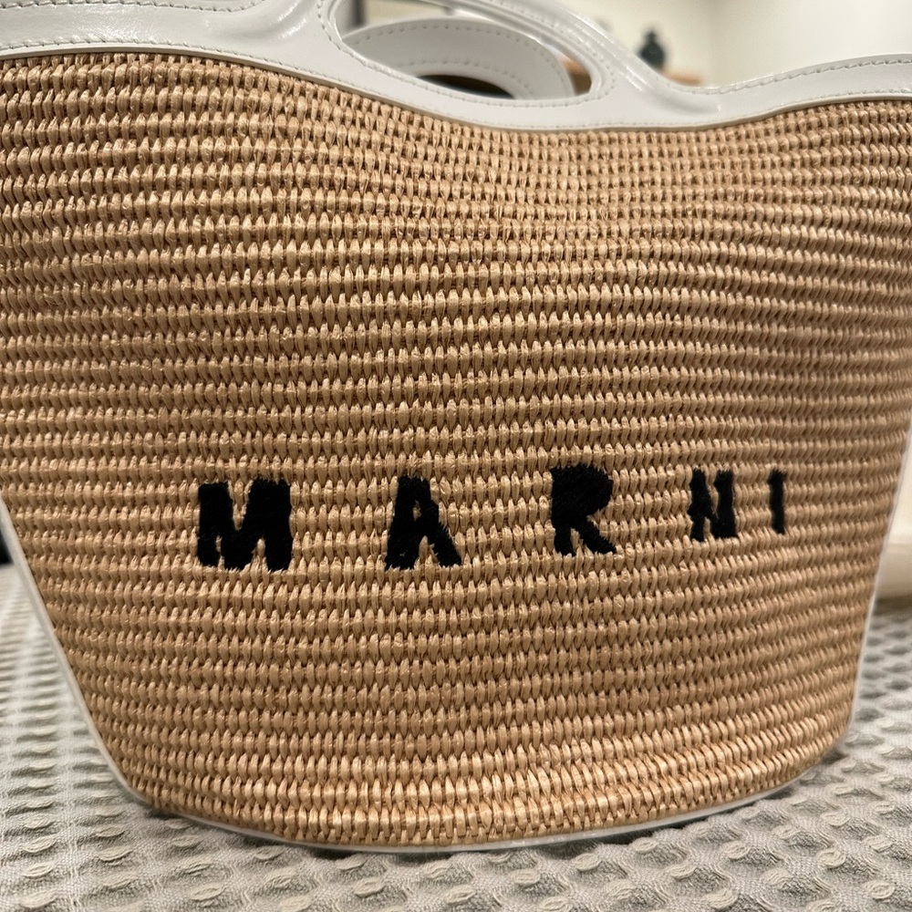 Marni
Tan & White Small Tropicalia Tote like new with dust bag